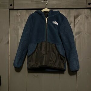 The North Face boys fuzzy fleece size 6t